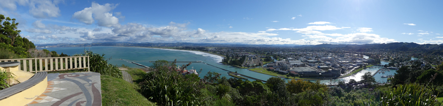 Panoramic view of Gisborne and the Poverty Bay Poverty Bay Panorama