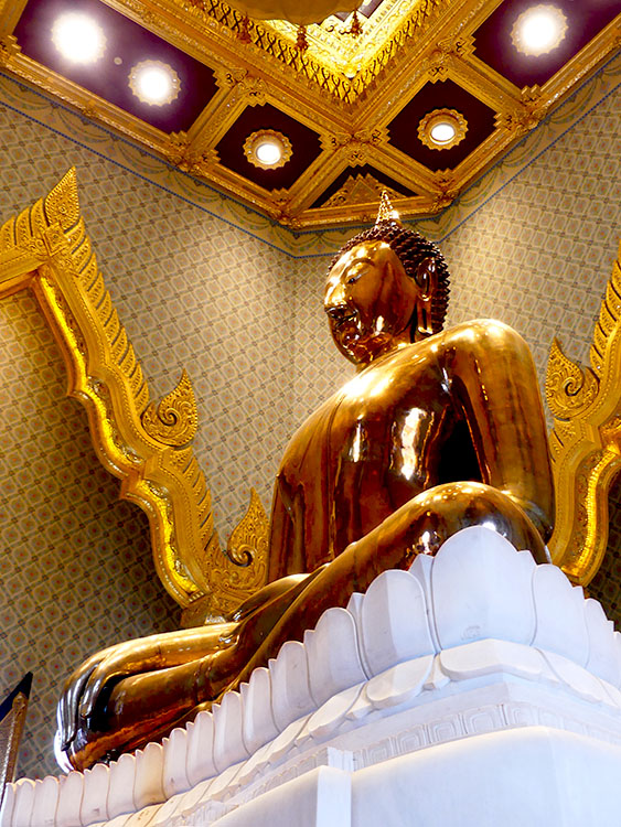 Buddhism everywhere in Thailand, and often golden decorated. Or massive golden, like this one in Bangkok Golden Buddha Bangkok