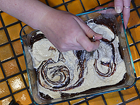 Swirl chocolate-mass and cream-cheese-mix