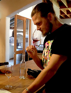 Mimi introduces Thomas into the professional wine tasting. Just don't swallow to much if you're the driver...damn Mimi & Thomas Wine tasting
