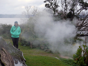 Es brodelt unter Bianca. In Rotorua steigt überall heißer Dampf aus der Erde Heiße Luft aus der Erde