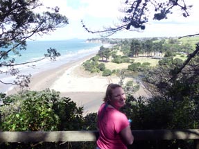 Kleiner Felsküsten Spaziergang im Long Bay Regional Park Spaziergang im Long Bay Regional Park