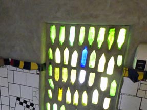 Toilette Hundertwasser Gestaltung