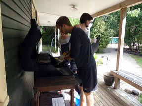 Wir putzen den BBQ