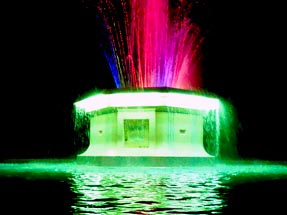 Tom Parker fountain at nighttime