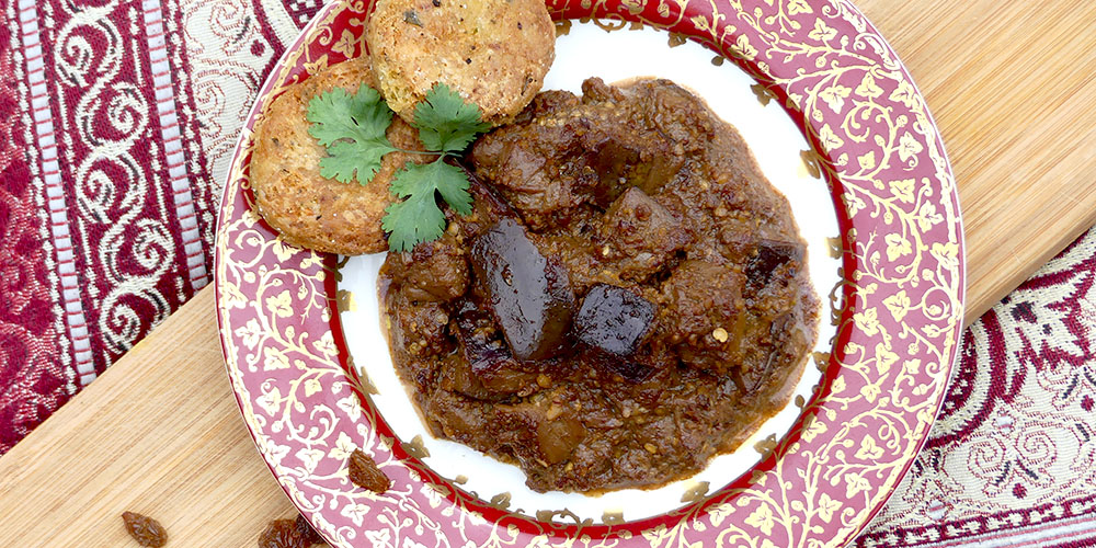 Fesenjoon: sweet sour, iranian dish