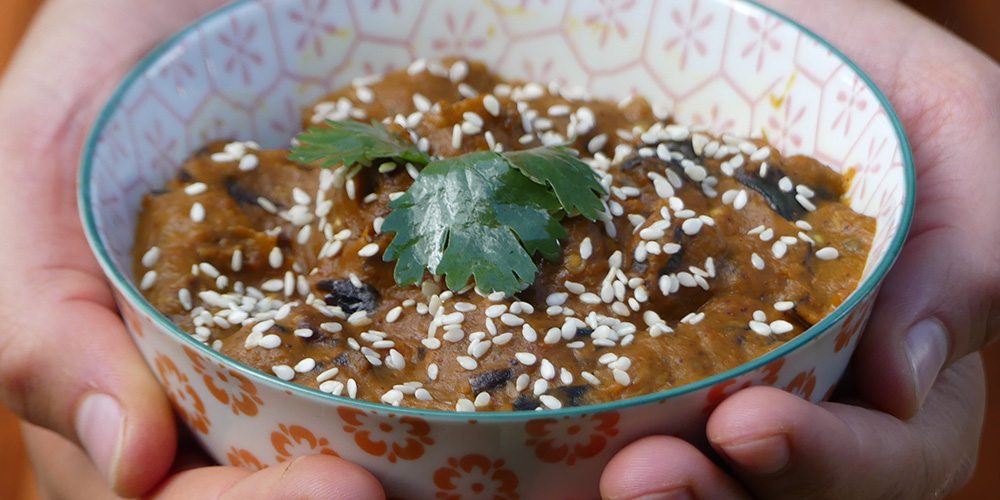 Jess is a fantastic chef, very creative and skilled. We are so proud that she shared her knowledge and this beautiful recipe with us, so we can give it to you Jess mit ihrem Baba Ganoush
